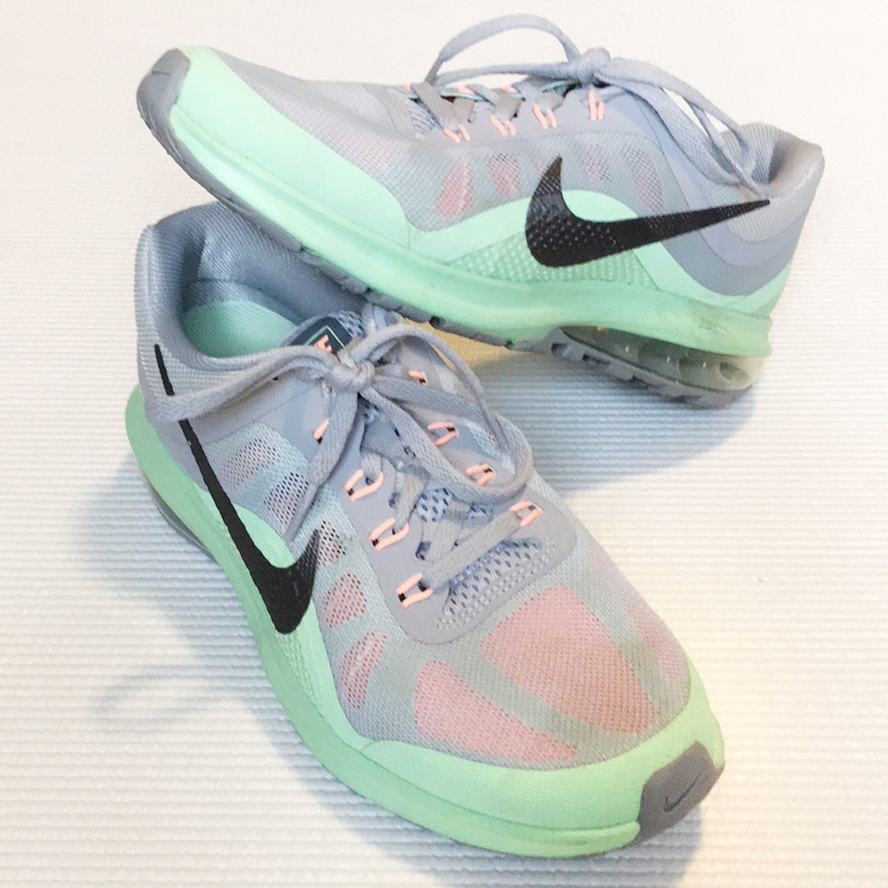 NIKE AIR MAX DYNASTY 2 RUNNING SHOE